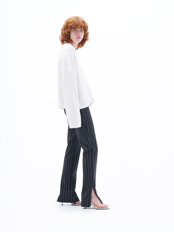 Boxy V-Neck Sweater - TheStorebySchneeweiss