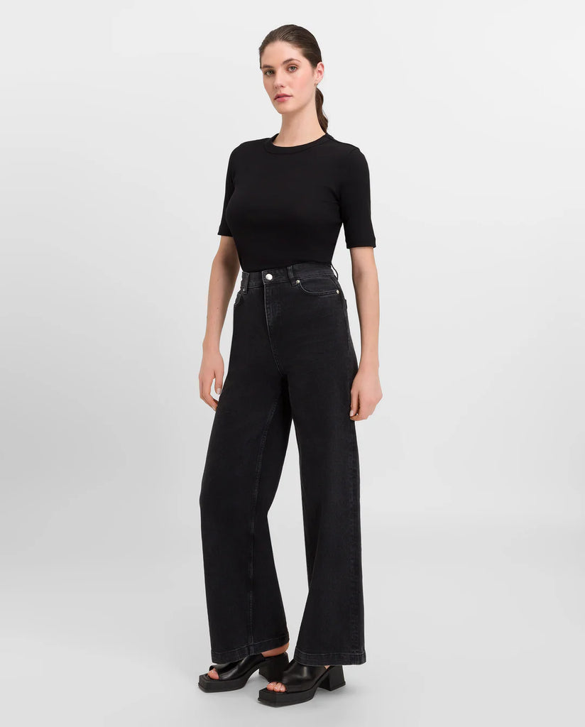 Ivy Oak Kristin T-Shirt in Black