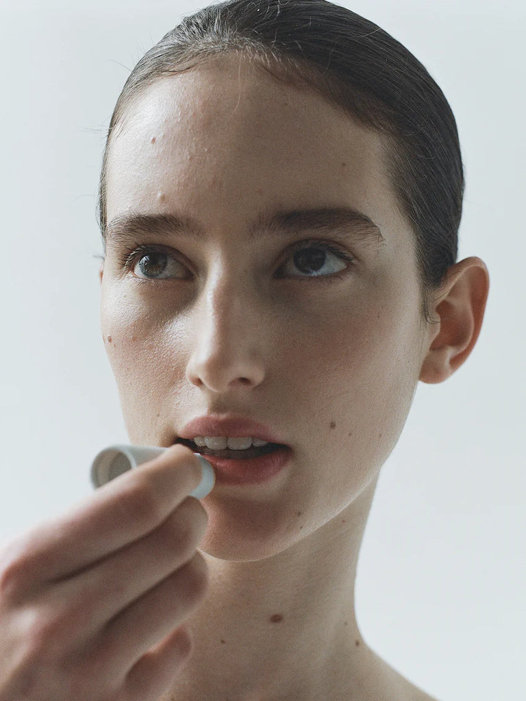 Soothing Lip Balm - TheStorebySchneeweiss